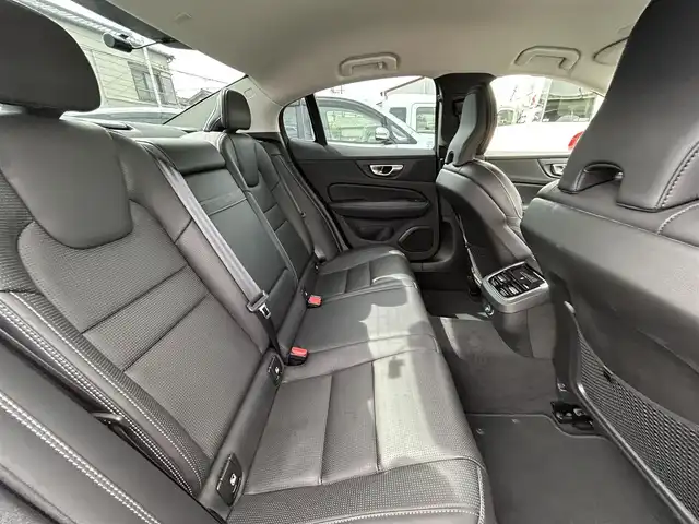 ボルボ Ｓ６０ T5 インスクリプション 愛知県 2020(令2)年 4.9万km ワイン 純正ナビ/TV/BT/USB/ハーマンカードンサウンドシステム/全方位カメラ/ETC/純正18インチAW/パーキングアシスト/クルーズコントロール/クリアランスソナー /ブラインドスポットモニター/ヘッドアップディスプレイ/前後ドライブレコーダー/黒レザーシート/前席メモリー付きパワーシート/前席シートヒーター /エアシート/アクティブベンディングライト/フロアマット