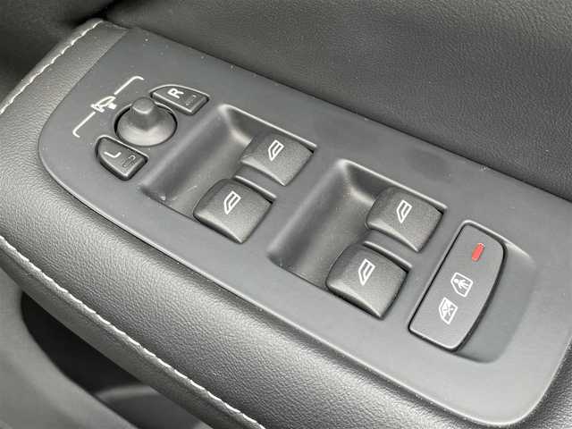 ボルボ Ｓ６０ T5 インスクリプション 愛知県 2020(令2)年 4.9万km ワイン 純正ナビ/TV/BT/USB/ハーマンカードンサウンドシステム/全方位カメラ/ETC/純正18インチAW/パーキングアシスト/クルーズコントロール/クリアランスソナー /ブラインドスポットモニター/ヘッドアップディスプレイ/前後ドライブレコーダー/黒レザーシート/前席メモリー付きパワーシート/前席シートヒーター /エアシート/アクティブベンディングライト/フロアマット