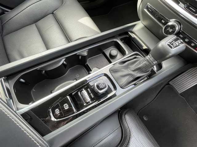 ボルボ Ｓ６０ T5 インスクリプション 愛知県 2020(令2)年 4.9万km ワイン 純正ナビ/TV/BT/USB/ハーマンカードンサウンドシステム/全方位カメラ/ETC/純正18インチAW/パーキングアシスト/クルーズコントロール/クリアランスソナー /ブラインドスポットモニター/ヘッドアップディスプレイ/前後ドライブレコーダー/黒レザーシート/前席メモリー付きパワーシート/前席シートヒーター /エアシート/アクティブベンディングライト/フロアマット