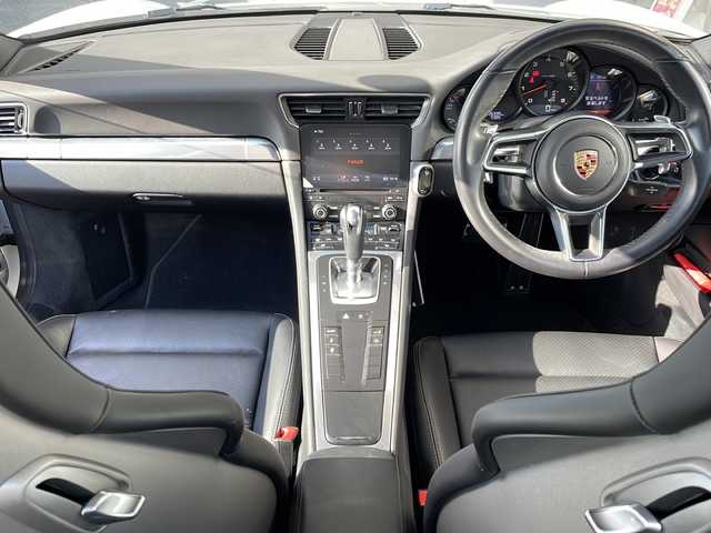 ポルシェ ９１１ カレラ 山形県 2019(令1)年 2.7万km ピュアホワイト 水平対向３Ｌ６気筒ツインターボ／３７０ｐｓ/７速ＰＤＫ/パドルシフト/黒本革シート（ヒーター付きパワーシート）　/純正１９インチＡＷ　/電動可変リアスポイラー/純正ナビ/バックカメラ/アダプティブクルーズコントロール/H.I.D./前後クリアランスソナー/前方ドライブレコーダー/ETC２．０/保証書/取扱説明書/スペアキーx1