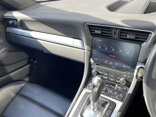 ポルシェ ９１１ カレラ 山形県 2019(令1)年 2.7万km ピュアホワイト 水平対向３Ｌ６気筒ツインターボ／３７０ｐｓ/７速ＰＤＫ/パドルシフト/黒本革シート（ヒーター付きパワーシート）　/純正１９インチＡＷ　/電動可変リアスポイラー/純正ナビ/バックカメラ/アダプティブクルーズコントロール/H.I.D./前後クリアランスソナー/前方ドライブレコーダー/ETC２．０/保証書/取扱説明書/スペアキーx1