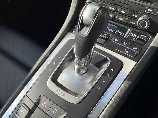 ポルシェ ９１１ カレラ 山形県 2019(令1)年 2.7万km ピュアホワイト 水平対向３Ｌ６気筒ツインターボ／３７０ｐｓ/７速ＰＤＫ/パドルシフト/黒本革シート（ヒーター付きパワーシート）　/純正１９インチＡＷ　/電動可変リアスポイラー/純正ナビ/バックカメラ/アダプティブクルーズコントロール/H.I.D./前後クリアランスソナー/前方ドライブレコーダー/ETC２．０/保証書/取扱説明書/スペアキーx1