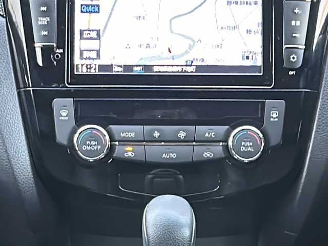 日産 エクストレイル 20X エマージェンシーブレーキ 愛知県 2016(平28)年 12.2万km ブリリアントホワイトパール ワンオーナー/禁煙車/純正メモリナビ/　AM/FM/CD/DVD/ワンセグ/前席シートヒーター/ビルトインETC/前後クリアランスソナー/エマージェンシーブレーキ/レーンキープアシスト/盗難防止装置/横滑り防止装置/オートライト/純正フロアマット/純正１７インチAW/Wエアバッグ/保証書/取説/スペアキー