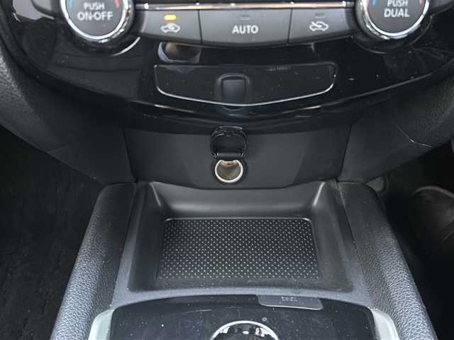 日産 エクストレイル 20X エマージェンシーブレーキ 愛知県 2016(平28)年 12.2万km ブリリアントホワイトパール ワンオーナー/禁煙車/純正メモリナビ/　AM/FM/CD/DVD/ワンセグ/前席シートヒーター/ビルトインETC/前後クリアランスソナー/エマージェンシーブレーキ/レーンキープアシスト/盗難防止装置/横滑り防止装置/オートライト/純正フロアマット/純正１７インチAW/Wエアバッグ/保証書/取説/スペアキー