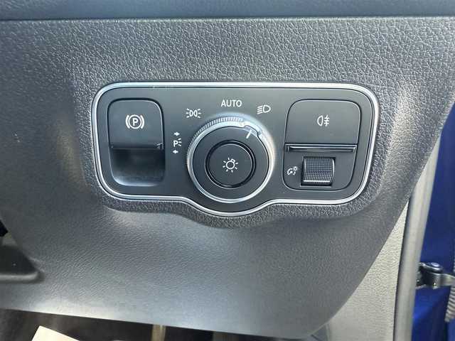 メルセデス・ベンツ ＧＬＢ２００ｄ 愛知県 2021(令3)年 8.5万km 青Ｍ /ワンオーナー車//純正メモリナビ//AM/FM/BT/フルセグ/USB//レーダーセーフティパッケージ//３６０°カメラシステム//ルーフレール//レーダークルーズコントロール//アクティブレーンキープアシスト//アクティブステアリングアシスト//道路標識アシスト//アテンションアシスト//パークとろにっく//レーンチェンジアシスト//ETC2.0//置くだけ充電//オートLEDヘッドライト//フロントフォグ/リアフォグ//オートワイパー//D席メモリ付きパワーシート//前席パワーシート、シートヒーター//電動パーキングブレーキ//純正ドライブレコーダー//パドルシフト//ステアリングスイッチ//オートリトラクタブルウィンカーミラー//電動チルト＆テレスコピックステアリング//プッシュスタート//スマートキー//スペアキー//保証書//取扱説明書