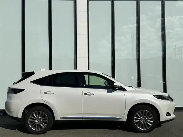 トヨタ ハリアー プレミアム 大阪府 2016(平28)年 7.4万km ホワイトパールクリスタルシャイン トヨタセーフティセンス/・アダプティクブクルーズコントロール/・プリクラッシュセーフティ/・レーンアシスト/・インテリジェントクリアランスソナー/・クリアランスソナー/・オートマチックハイビーム/社外ナビ　carrozzeriaナビ/・Bluetooth/フルセグTV/CD/DVD/USB/ラジオ/主要装備/・横滑り防止装置/・合皮シート/・D席パワーシート/・LEDヘッドライト/・フォグランプ/・nanoe/・ステアリングリモコン/・ドライブレコーダー前/・ETC