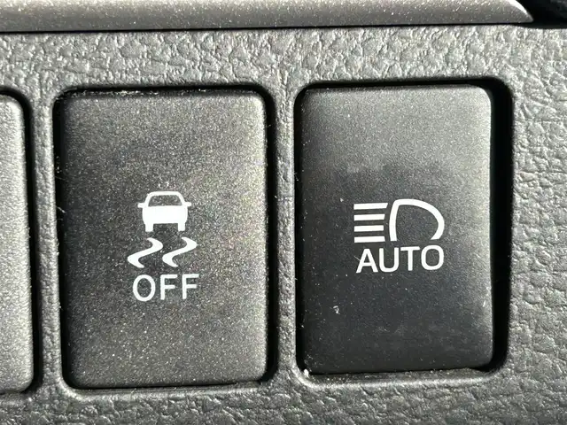 トヨタ ハリアー プレミアム 大阪府 2016(平28)年 7.4万km ホワイトパールクリスタルシャイン トヨタセーフティセンス/・アダプティクブクルーズコントロール/・プリクラッシュセーフティ/・レーンアシスト/・インテリジェントクリアランスソナー/・クリアランスソナー/・オートマチックハイビーム/社外ナビ　carrozzeriaナビ/・Bluetooth/フルセグTV/CD/DVD/USB/ラジオ/主要装備/・横滑り防止装置/・合皮シート/・D席パワーシート/・LEDヘッドライト/・フォグランプ/・nanoe/・ステアリングリモコン/・ドライブレコーダー前/・ETC