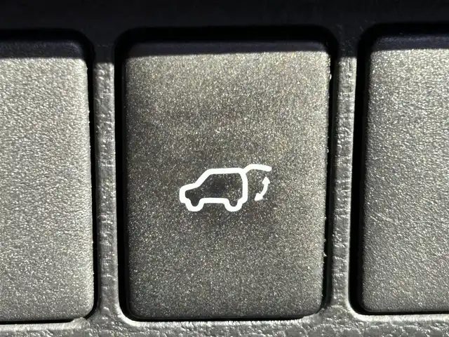 トヨタ ハリアー プレミアム 大阪府 2016(平28)年 7.4万km ホワイトパールクリスタルシャイン トヨタセーフティセンス/・アダプティクブクルーズコントロール/・プリクラッシュセーフティ/・レーンアシスト/・インテリジェントクリアランスソナー/・クリアランスソナー/・オートマチックハイビーム/社外ナビ　carrozzeriaナビ/・Bluetooth/フルセグTV/CD/DVD/USB/ラジオ/主要装備/・横滑り防止装置/・合皮シート/・D席パワーシート/・LEDヘッドライト/・フォグランプ/・nanoe/・ステアリングリモコン/・ドライブレコーダー前/・ETC