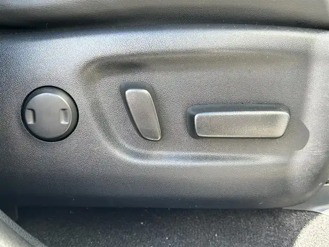 トヨタ ハリアー プレミアム 大阪府 2016(平28)年 7.4万km ホワイトパールクリスタルシャイン トヨタセーフティセンス/・アダプティクブクルーズコントロール/・プリクラッシュセーフティ/・レーンアシスト/・インテリジェントクリアランスソナー/・クリアランスソナー/・オートマチックハイビーム/社外ナビ　carrozzeriaナビ/・Bluetooth/フルセグTV/CD/DVD/USB/ラジオ/主要装備/・横滑り防止装置/・合皮シート/・D席パワーシート/・LEDヘッドライト/・フォグランプ/・nanoe/・ステアリングリモコン/・ドライブレコーダー前/・ETC