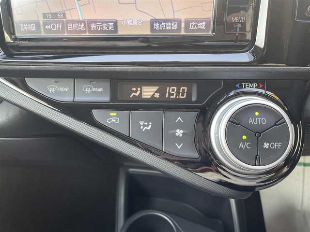 トヨタ アクア S 和歌山県 2015(平27)年 4.4万km ブラックマイカ ディーラー純正ナビ/（AM/FM/CD/DVD/SDREC/SD/ワンセグ・フルセグTV/Bluetooth）/ドライブレコーダー前/バックカメラ/純正ドアバイザー/純正マット/プッシュスタート/ETC/オートライト