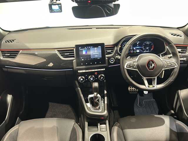 ルノー ルノー アルカナ RSライン マイルドハイブリッド 新潟県 2023(令5)年 0.7万km パール 9.3インチマルチメディアEASY LINK/-Android Auto/Apple Car Play/BT/ラジオ/AUX/360°ビューカメラ/ルノーマルチセンス/アクティブエマージェンシーブレーキ/レーンキープアシスト/レーンディパーチャーワーニング/セーフティーディスタンスワーニング/ブラインドスポットワーニング/トラフィックサインレコグニション/リアクロストラフィックアラート/イージーパーキングアシスト/オートハイ/ロービーム/パーキングセンサー/スピードリミッター/前後ドライブレコーダー/ハーフレザーシート/フロントシートヒーター/フロントパワーシート/ステアリングヒーター/純正18インチアルミホイール/LEDヘッドライト/パドルシフト/ETC