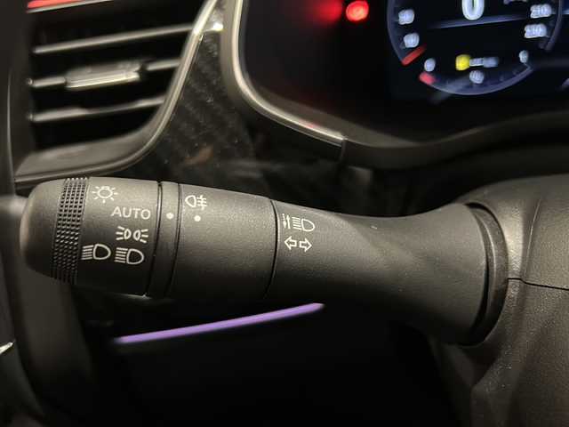 ルノー ルノー アルカナ RSライン マイルドハイブリッド 新潟県 2023(令5)年 0.7万km パール 9.3インチマルチメディアEASY LINK/-Android Auto/Apple Car Play/BT/ラジオ/AUX/360°ビューカメラ/ルノーマルチセンス/アクティブエマージェンシーブレーキ/レーンキープアシスト/レーンディパーチャーワーニング/セーフティーディスタンスワーニング/ブラインドスポットワーニング/トラフィックサインレコグニション/リアクロストラフィックアラート/イージーパーキングアシスト/オートハイ/ロービーム/パーキングセンサー/スピードリミッター/前後ドライブレコーダー/ハーフレザーシート/フロントシートヒーター/フロントパワーシート/ステアリングヒーター/純正18インチアルミホイール/LEDヘッドライト/パドルシフト/ETC