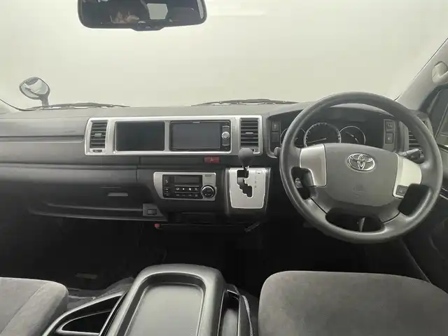 トヨタ ハイエース グランドキャビン 熊本県 2018(平30)年 3.8万km ホワイトパールクリスタルシャイン 社外ナビ（ＣＤ・ＤＶＤ・フルセグ・ＢＴ・ｉｐｏｄ・SD・ＵＳＢ）/バックカメラ/ミラ一体型ドライブレコーダー/ビルトインＥＴＣ　/片側パワースライドドア　/衝突軽減ブレーキ　/レーンキープアシスト　/横滑り防止　/純正フロアマット/オートライト　/オートマチックハイビーム/フォグライト/リモコンキー/スペアキー１本/保証書/取扱説明書