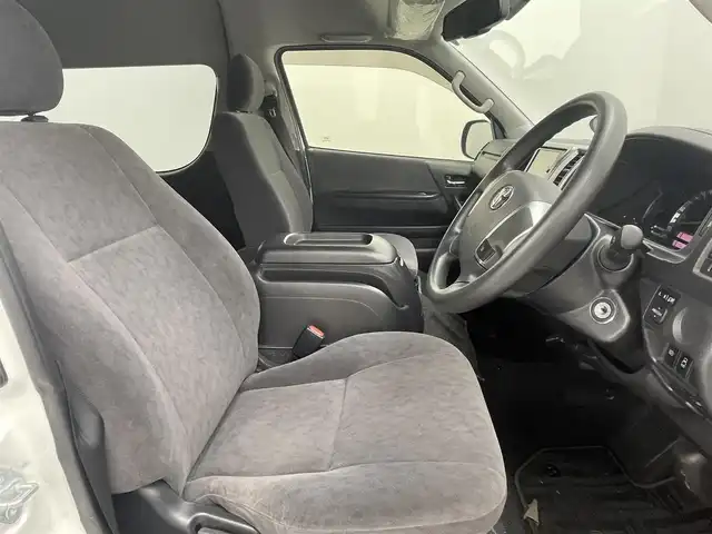 トヨタ ハイエース グランドキャビン 熊本県 2018(平30)年 3.8万km ホワイトパールクリスタルシャイン 社外ナビ（ＣＤ・ＤＶＤ・フルセグ・ＢＴ・ｉｐｏｄ・SD・ＵＳＢ）/バックカメラ/ミラ一体型ドライブレコーダー/ビルトインＥＴＣ　/片側パワースライドドア　/衝突軽減ブレーキ　/レーンキープアシスト　/横滑り防止　/純正フロアマット/オートライト　/オートマチックハイビーム/フォグライト/リモコンキー/スペアキー１本/保証書/取扱説明書