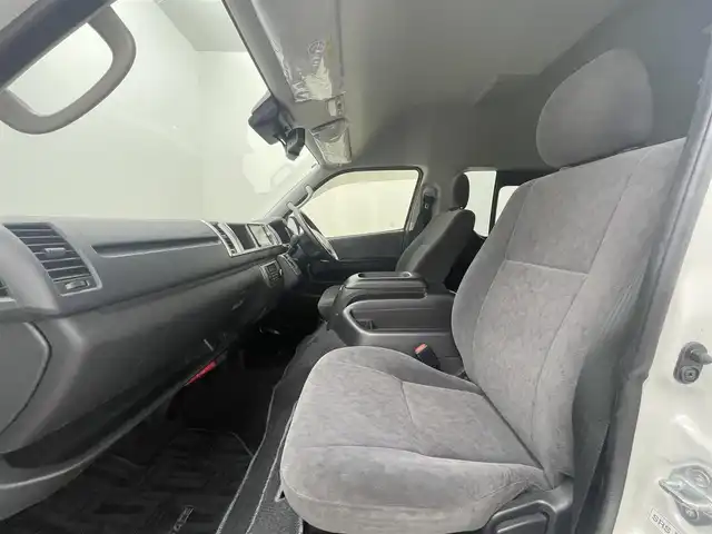 トヨタ ハイエース グランドキャビン 熊本県 2018(平30)年 3.8万km ホワイトパールクリスタルシャイン 社外ナビ（ＣＤ・ＤＶＤ・フルセグ・ＢＴ・ｉｐｏｄ・SD・ＵＳＢ）/バックカメラ/ミラ一体型ドライブレコーダー/ビルトインＥＴＣ　/片側パワースライドドア　/衝突軽減ブレーキ　/レーンキープアシスト　/横滑り防止　/純正フロアマット/オートライト　/オートマチックハイビーム/フォグライト/リモコンキー/スペアキー１本/保証書/取扱説明書