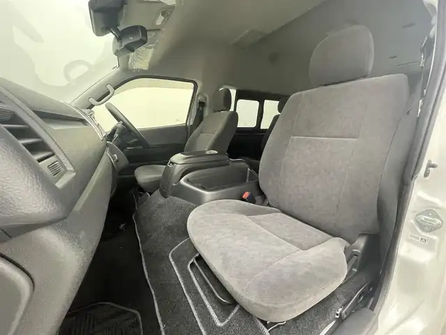 トヨタ ハイエース グランドキャビン 熊本県 2018(平30)年 3.8万km ホワイトパールクリスタルシャイン 社外ナビ（ＣＤ・ＤＶＤ・フルセグ・ＢＴ・ｉｐｏｄ・SD・ＵＳＢ）/バックカメラ/ミラ一体型ドライブレコーダー/ビルトインＥＴＣ　/片側パワースライドドア　/衝突軽減ブレーキ　/レーンキープアシスト　/横滑り防止　/純正フロアマット/オートライト　/オートマチックハイビーム/フォグライト/リモコンキー/スペアキー１本/保証書/取扱説明書