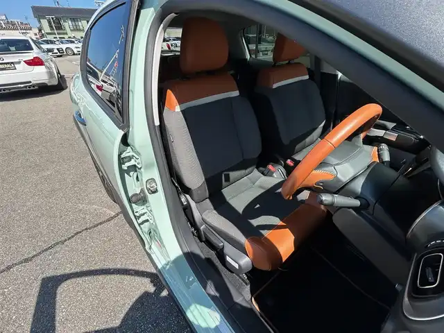 シトロエン Ｃ３ カラメルエディション 石川県 2020(令2)年 5.2万km 緑Ⅱ 純正メモリナビ/バックカメラ/AppleCarPlay/Bluetooth/USB/クルーズコントロール/電動格納ミラー/ブラインドスポットモニター/クリアランスソナー/オートライト/HIDヘッドライト/フォグランプ/ETC