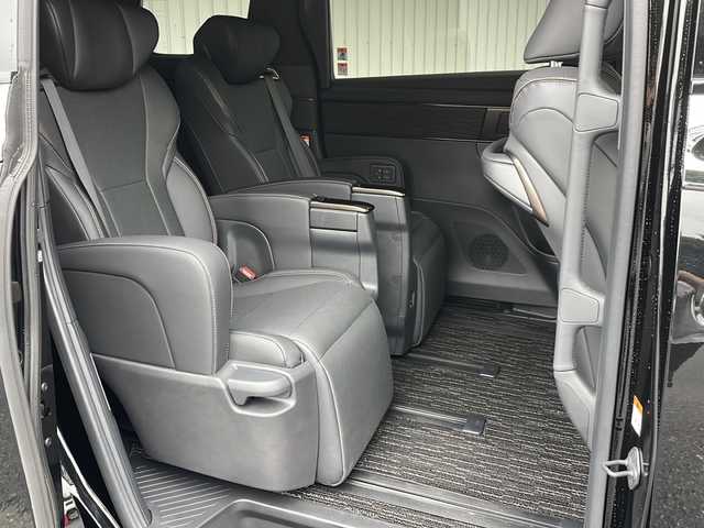 トヨタ アルファード Z 長野県 2023(令5)年 0.4万km ブラック ４WD/ブラックレザーシート/純正メーカーナビフルセグTV/３６０度ビューカメラ/ETC2.0/純正１８インチアルミ/両側パワースライドドア/パワーバックドア/インテリジェントルームミラー/クルーズコントロール/シートヒーター /オートハイビーム