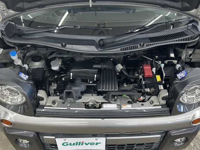 スズキ スペーシア ギア HYBRID XZ 長崎県 2018(平30)年 3.2万km スチールシルバーM 純正Panasonic7インチナビ（CN-RZ753W）/　　CD/DVD/BT/SD/iPod/USB//      MEMORY MUSIC/AM・FM/フルセグTV/全方位モニター用カメラパッケージ/　　・ヘッドアップディスプレイ/　　・進入禁止標識認識機能/　　・全方位モニター用カメラ/　　・USBソケット/　　・GPSアンテナ/　　・TV用アンテナ/スズキセーフティサポート/　　・デュアルセンサーブレーキサポート/　　・車線逸脱警報機能/　　・先行車発進お知らせ機能/　　・後退時ブレーキサポート/　　・リアパーキングセンサー/　　・誤発進抑制機能/　　・ふらつき警報機能/　　・ハイビームアシスト/　　・後方誤発進抑制機能/両側パワースライドドア/ビルトインETC/社外ドラレコ一体型デジタルインナーミラー/ルーフレール/スマートキー/プッシュスタート/リアサーキュレーター/リアサンシェード/シートバックテーブル/純正フロアマット/純正ドアバイザー/フォグ/取扱説明書/保証書