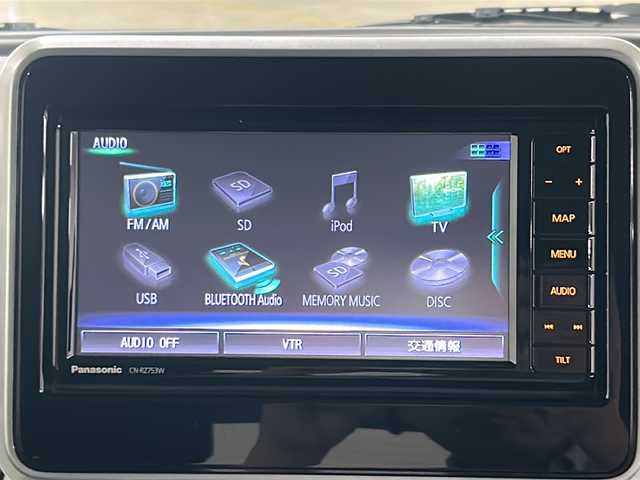 スズキ スペーシア ギア HYBRID XZ 長崎県 2018(平30)年 3.2万km スチールシルバーM 純正Panasonic7インチナビ（CN-RZ753W）/　　CD/DVD/BT/SD/iPod/USB//      MEMORY MUSIC/AM・FM/フルセグTV/全方位モニター用カメラパッケージ/　　・ヘッドアップディスプレイ/　　・進入禁止標識認識機能/　　・全方位モニター用カメラ/　　・USBソケット/　　・GPSアンテナ/　　・TV用アンテナ/スズキセーフティサポート/　　・デュアルセンサーブレーキサポート/　　・車線逸脱警報機能/　　・先行車発進お知らせ機能/　　・後退時ブレーキサポート/　　・リアパーキングセンサー/　　・誤発進抑制機能/　　・ふらつき警報機能/　　・ハイビームアシスト/　　・後方誤発進抑制機能/両側パワースライドドア/ビルトインETC/社外ドラレコ一体型デジタルインナーミラー/ルーフレール/スマートキー/プッシュスタート/リアサーキュレーター/リアサンシェード/シートバックテーブル/純正フロアマット/純正ドアバイザー/フォグ/取扱説明書/保証書