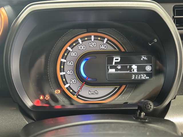 スズキ スペーシア ギア HYBRID XZ 長崎県 2018(平30)年 3.2万km スチールシルバーM 純正Panasonic7インチナビ（CN-RZ753W）/　　CD/DVD/BT/SD/iPod/USB//      MEMORY MUSIC/AM・FM/フルセグTV/全方位モニター用カメラパッケージ/　　・ヘッドアップディスプレイ/　　・進入禁止標識認識機能/　　・全方位モニター用カメラ/　　・USBソケット/　　・GPSアンテナ/　　・TV用アンテナ/スズキセーフティサポート/　　・デュアルセンサーブレーキサポート/　　・車線逸脱警報機能/　　・先行車発進お知らせ機能/　　・後退時ブレーキサポート/　　・リアパーキングセンサー/　　・誤発進抑制機能/　　・ふらつき警報機能/　　・ハイビームアシスト/　　・後方誤発進抑制機能/両側パワースライドドア/ビルトインETC/社外ドラレコ一体型デジタルインナーミラー/ルーフレール/スマートキー/プッシュスタート/リアサーキュレーター/リアサンシェード/シートバックテーブル/純正フロアマット/純正ドアバイザー/フォグ/取扱説明書/保証書