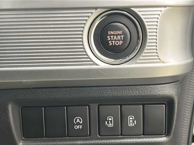 スズキ スペーシア ギア HYBRID XZ 長崎県 2018(平30)年 3.2万km スチールシルバーM 純正Panasonic7インチナビ（CN-RZ753W）/　　CD/DVD/BT/SD/iPod/USB//      MEMORY MUSIC/AM・FM/フルセグTV/全方位モニター用カメラパッケージ/　　・ヘッドアップディスプレイ/　　・進入禁止標識認識機能/　　・全方位モニター用カメラ/　　・USBソケット/　　・GPSアンテナ/　　・TV用アンテナ/スズキセーフティサポート/　　・デュアルセンサーブレーキサポート/　　・車線逸脱警報機能/　　・先行車発進お知らせ機能/　　・後退時ブレーキサポート/　　・リアパーキングセンサー/　　・誤発進抑制機能/　　・ふらつき警報機能/　　・ハイビームアシスト/　　・後方誤発進抑制機能/両側パワースライドドア/ビルトインETC/社外ドラレコ一体型デジタルインナーミラー/ルーフレール/スマートキー/プッシュスタート/リアサーキュレーター/リアサンシェード/シートバックテーブル/純正フロアマット/純正ドアバイザー/フォグ/取扱説明書/保証書