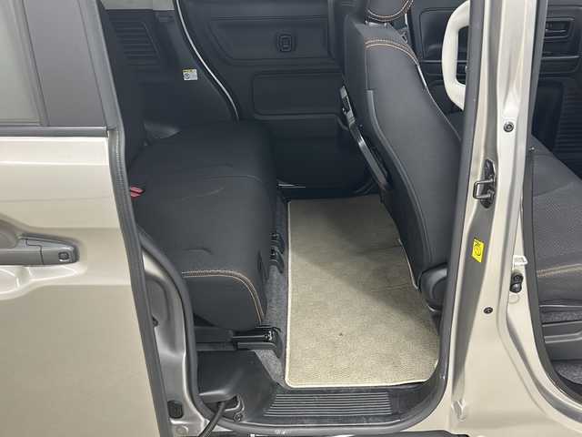 スズキ スペーシア ギア HYBRID XZ 長崎県 2018(平30)年 3.2万km スチールシルバーM 純正Panasonic7インチナビ（CN-RZ753W）/　　CD/DVD/BT/SD/iPod/USB//      MEMORY MUSIC/AM・FM/フルセグTV/全方位モニター用カメラパッケージ/　　・ヘッドアップディスプレイ/　　・進入禁止標識認識機能/　　・全方位モニター用カメラ/　　・USBソケット/　　・GPSアンテナ/　　・TV用アンテナ/スズキセーフティサポート/　　・デュアルセンサーブレーキサポート/　　・車線逸脱警報機能/　　・先行車発進お知らせ機能/　　・後退時ブレーキサポート/　　・リアパーキングセンサー/　　・誤発進抑制機能/　　・ふらつき警報機能/　　・ハイビームアシスト/　　・後方誤発進抑制機能/両側パワースライドドア/ビルトインETC/社外ドラレコ一体型デジタルインナーミラー/ルーフレール/スマートキー/プッシュスタート/リアサーキュレーター/リアサンシェード/シートバックテーブル/純正フロアマット/純正ドアバイザー/フォグ/取扱説明書/保証書