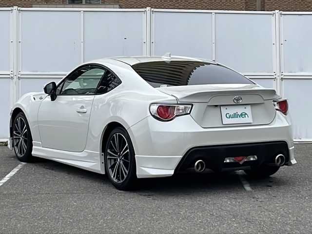 トヨタ ８６ GT 秋田県 2014(平26)年 4.4万km クリスタルホワイトパール モデリスタフルエアロ/純正ナビ/　CD　DVD　Bluetooth　SD再生　フルセグ/パドルシフト　/純正革巻きステアリング/アルミペダル/ETC/デュアルオートエアコン/バックカメラ/オートライト/横滑り防止/電動格納ミラー/純正17インチアルミ