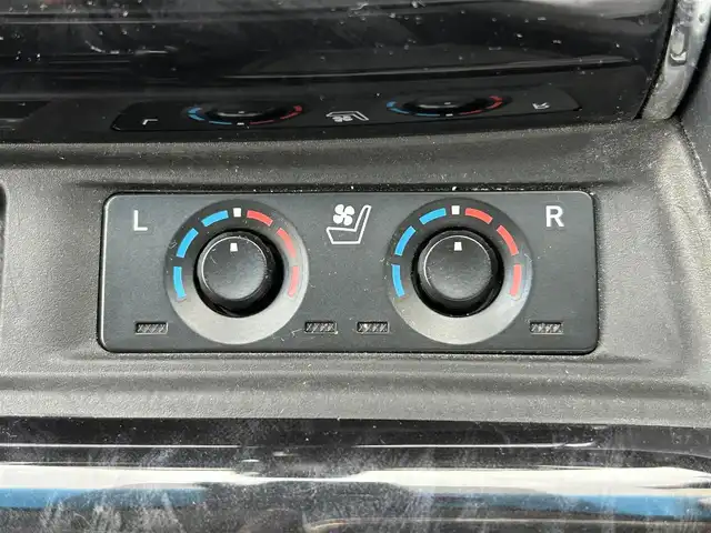 トヨタ アルファード S Cパッケージ 兵庫県 2018(平30)年 4.2万km ホワイトパールクリスタルシャイン 社外7インチナビ/10.1型アルパインFダウンモニター/(CD/DVD/BT/SD)/フルセグTV/ETC/バックカメラ/両側パワースライドドア/衝突軽減ブレーキ/コーナーセンサー/レーダークルーズコントロール/MTモード付AT/フルレザーシート/前席シートヒーター/前席エアーシート/パワーシート/パワーシートメモリ機能3/LEDヘッドライト/オートライト/オートハイビーム/フォグランプ/オートリトラミラー/スマートキー/ステアリングヒーター/ステアリングリモコン/革巻きステアリング