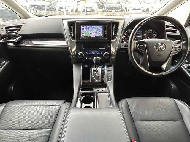 トヨタ アルファード S Cパッケージ 兵庫県 2018(平30)年 4.2万km ホワイトパールクリスタルシャイン 社外7インチナビ/10.1型アルパインFダウンモニター/(CD/DVD/BT/SD)/フルセグTV/ETC/バックカメラ/両側パワースライドドア/衝突軽減ブレーキ/コーナーセンサー/レーダークルーズコントロール/MTモード付AT/フルレザーシート/前席シートヒーター/前席エアーシート/パワーシート/パワーシートメモリ機能3/LEDヘッドライト/オートライト/オートハイビーム/フォグランプ/オートリトラミラー/スマートキー/ステアリングヒーター/ステアリングリモコン/革巻きステアリング