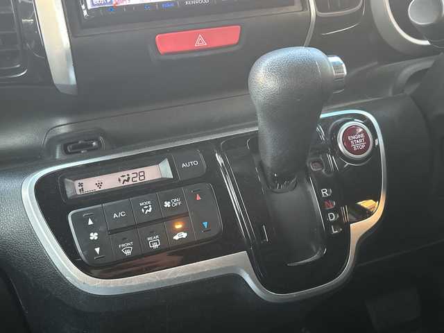 ホンダ Ｎ ＢＯＸ カスタム G Lパッケージ 滋賀県 2015(平27)年 8.2万km スマートブラック 社外ナビ　【Kenwood】/　【ワンセグTV/USB/DISC/AM・FM/SD】/バックカメラ/両側パワースライドドア/横滑り防止システム/プッシュスタート/電格ミラー/ウィンカーミラー/ETC