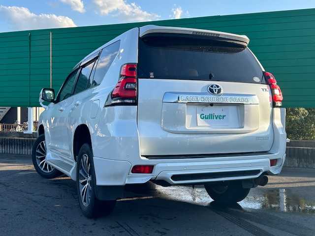 トヨタ ランドクルーザー プラド TX Lパッケージ 福岡県 2017(平29)年 5.8万km ホワイトパールクリスタルシャイン 寒冷地仕様/純正TRDエアロ/TRDマフラー/純正9インチナビ(CD.DVD.SD.USB)/フルセグテレビ/バックカメラ/サンルーフ/ルーフレール/トヨタセーフティセンス/クリアランスソナー/レーダークルーズコントロール/ETC/オートハイビーム/レザーシート/パワーシート/シートヒーター/純正19インチAW