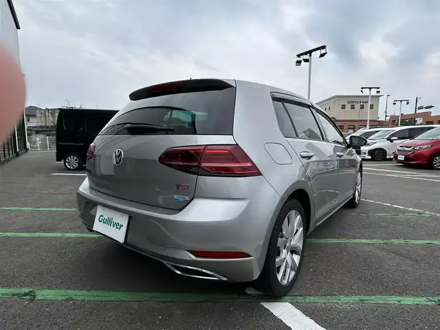 フォルクスワーゲン ゴルフ TSI ハイライン 長崎県 2017(平29)年 3.4万km ガンＭ 純正ナビ/CD/DVD/BT/フルセグTV/バックカメラ/プッシュスタート/オートライト/AppleCarPlay接続/スマートキー/パワーウィンドウ