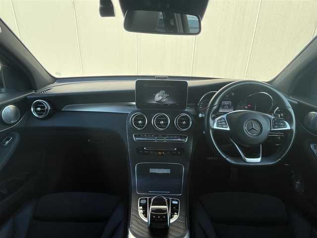 メルセデス・ベンツ ＧＬＣ２２０ d 4マチック ローレウスED 東京都 2019(令1)年 3万km ガンＭ 純正ＨＤＤナビ/１２セグ/３６０°カメラ/パノラマＳＲ/Ｂｕｒｍｅｓｔｅｒ/ＬＥＤヘッドライト/ＡｐｐｌｅＣａｒＰｌａｙ/ＡｎｄｒｏｉｄＡｕｔｏ/純正前後Ｄレコ/純正フロアマット/前席パワーシート/全席Ｓヒーター/Ｐバックドア/純正19インチAW/フットオープナー/ルーフレール/ＥＴＣ2.0
