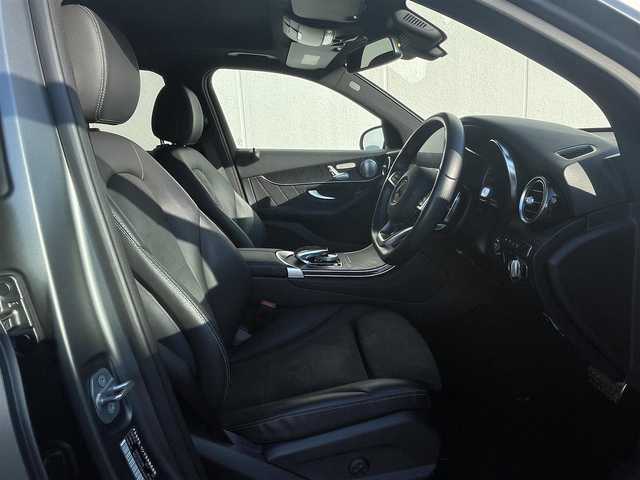 メルセデス・ベンツ ＧＬＣ２２０ d 4マチック ローレウスED 東京都 2019(令1)年 3万km ガンＭ 純正ＨＤＤナビ/１２セグ/３６０°カメラ/パノラマＳＲ/Ｂｕｒｍｅｓｔｅｒ/ＬＥＤヘッドライト/ＡｐｐｌｅＣａｒＰｌａｙ/ＡｎｄｒｏｉｄＡｕｔｏ/純正前後Ｄレコ/純正フロアマット/前席パワーシート/全席Ｓヒーター/Ｐバックドア/純正19インチAW/フットオープナー/ルーフレール/ＥＴＣ2.0