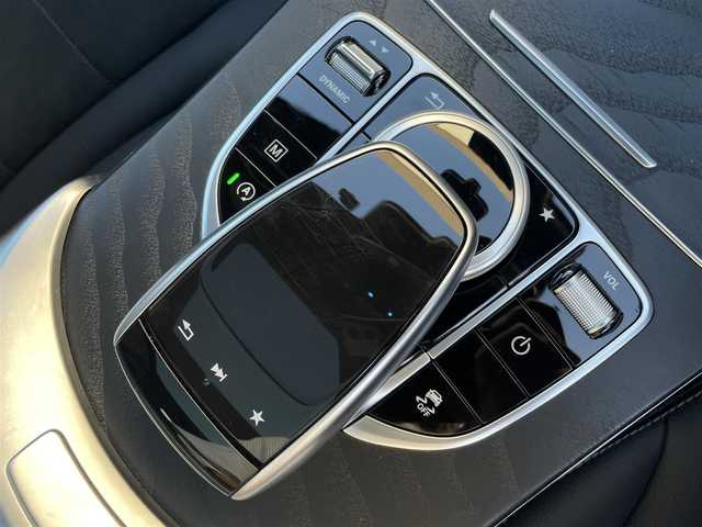 メルセデス・ベンツ ＧＬＣ２２０ d 4マチック ローレウスED 東京都 2019(令1)年 3万km ガンＭ 純正ＨＤＤナビ/１２セグ/３６０°カメラ/パノラマＳＲ/Ｂｕｒｍｅｓｔｅｒ/ＬＥＤヘッドライト/ＡｐｐｌｅＣａｒＰｌａｙ/ＡｎｄｒｏｉｄＡｕｔｏ/純正前後Ｄレコ/純正フロアマット/前席パワーシート/全席Ｓヒーター/Ｐバックドア/純正19インチAW/フットオープナー/ルーフレール/ＥＴＣ2.0