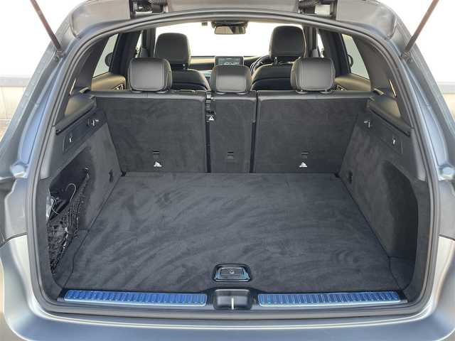 メルセデス・ベンツ ＧＬＣ２２０ d 4マチック ローレウスED 東京都 2019(令1)年 3万km ガンＭ 純正ＨＤＤナビ/１２セグ/３６０°カメラ/パノラマＳＲ/Ｂｕｒｍｅｓｔｅｒ/ＬＥＤヘッドライト/ＡｐｐｌｅＣａｒＰｌａｙ/ＡｎｄｒｏｉｄＡｕｔｏ/純正前後Ｄレコ/純正フロアマット/前席パワーシート/全席Ｓヒーター/Ｐバックドア/純正19インチAW/フットオープナー/ルーフレール/ＥＴＣ2.0