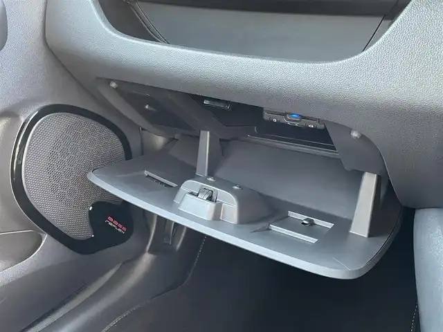 ルノー ルーテシア リミテッド 長野県 2019(令1)年 1.7万km 青 ６０台限定車/フォーカルスピーカー/ＴＶ/バックカメラ/ＥＴＣ/社外ナビ/純正１６インチＡＷ/クルーズコントロール/カードキー/パークセンサー/アイドリングストップ/純正ドアバイザー/ＵＳＢ/保証書・取説・スペアキー