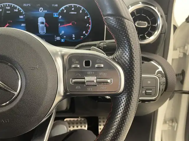 メルセデス・ベンツ Ａ１８０ スタイル AMGライン 岡山県 2018(平30)年 2.5万km ポーラホワイト 純正ナビ/Rカメラ/USB/フルセグTV/ACC/インテリジェントライトシステム/アクティブレーンキーピング/アクティブブレーキ/アテンションアシスト/BSA/レーンチェンジアシスト/ロケイターライティング/オートライト/AHB/ドラレコ（F）/シートヒーター（D/N）