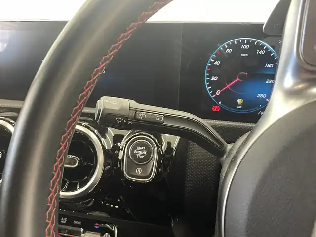 メルセデス・ベンツ Ａ１８０ スタイル AMGライン 岡山県 2018(平30)年 2.5万km ポーラホワイト 純正ナビ/Rカメラ/USB/フルセグTV/ACC/インテリジェントライトシステム/アクティブレーンキーピング/アクティブブレーキ/アテンションアシスト/BSA/レーンチェンジアシスト/ロケイターライティング/オートライト/AHB/ドラレコ（F）/シートヒーター（D/N）