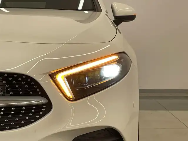 メルセデス・ベンツ Ａ１８０ スタイル AMGライン 岡山県 2018(平30)年 2.5万km ポーラホワイト 純正ナビ/Rカメラ/USB/フルセグTV/ACC/インテリジェントライトシステム/アクティブレーンキーピング/アクティブブレーキ/アテンションアシスト/BSA/レーンチェンジアシスト/ロケイターライティング/オートライト/AHB/ドラレコ（F）/シートヒーター（D/N）