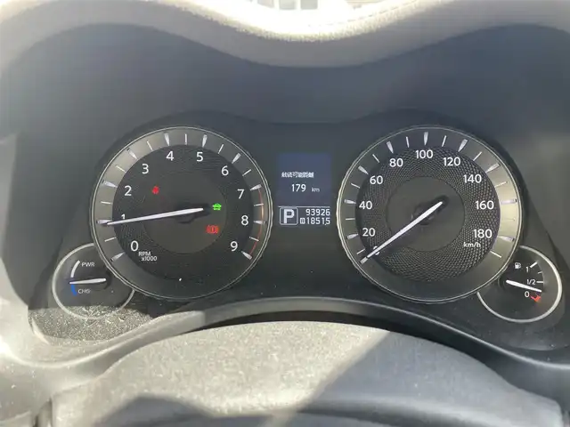 日産 シーマ ハイブリッド VIP 千葉県 2016(平28)年 9.4万km ブレードシルバー 電動ガラスサンルーフ/インテリジェントクルーズコントロール/インテリジェントペダル/車線逸脱警報/車線逸脱防止支援システム/後側方衝突防止支援システム/後側方車両検知警報/ヒルスタートアシスト/クリスタルブルーバイキセノンヘッドランプ/インテリジェントオートライトシステム/アクティブAFS/純正HDDナビ/・ラジオ/CD・DVD/Bluetooth/フルセグTV/ビルトインETC/サイド/バックカメラ/黒本革シート/全席パワーシート/助手席パワーオットマン機構/前席エアシート・シートヒーター/後席シートヒーター/VIPエンブレム/純正18インチAW/純正フロアマット/取扱説明書/保証書/スペアキー