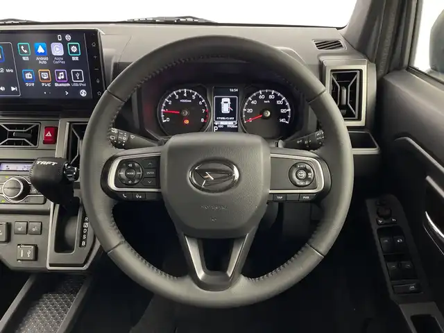 ダイハツ タフト G クロムベンチャー 鹿児島県 2025(令7)年 1万km レイクブルーメタリック ワンオーナー/スマートアシストIII/純正9型ディスプレイオーディオ/（フルセグ/Bluetooth/AM/FM）/AppleCarPlay/Android Auto/アイドリングストップ/スペアキー/ビルトインETC/バックカメラ/前方ドラレコーダー/純正フロアマット/両側パワースライドドア/純正15インチAW/前後コーナーセンサー/レーンキープアシスト/レーダークルーズコントロール/革巻ステアリング/オートホールド