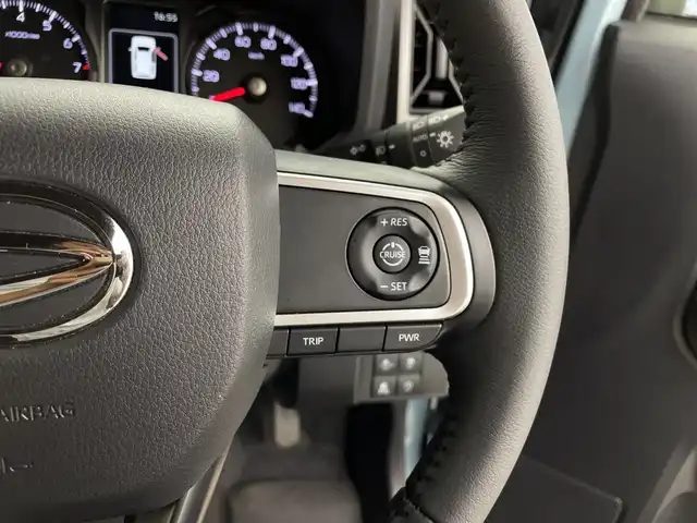 ダイハツ タフト G クロムベンチャー 鹿児島県 2025(令7)年 1万km レイクブルーメタリック ワンオーナー/スマートアシストIII/純正9型ディスプレイオーディオ/（フルセグ/Bluetooth/AM/FM）/AppleCarPlay/Android Auto/アイドリングストップ/スペアキー/ビルトインETC/バックカメラ/前方ドラレコーダー/純正フロアマット/両側パワースライドドア/純正15インチAW/前後コーナーセンサー/レーンキープアシスト/レーダークルーズコントロール/革巻ステアリング/オートホールド