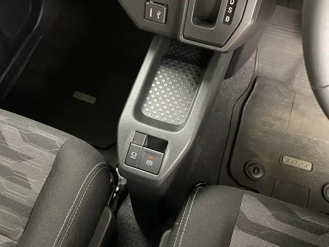 ダイハツ タフト G クロムベンチャー 鹿児島県 2025(令7)年 1万km レイクブルーメタリック ワンオーナー/スマートアシストIII/純正9型ディスプレイオーディオ/（フルセグ/Bluetooth/AM/FM）/AppleCarPlay/Android Auto/アイドリングストップ/スペアキー/ビルトインETC/バックカメラ/前方ドラレコーダー/純正フロアマット/両側パワースライドドア/純正15インチAW/前後コーナーセンサー/レーンキープアシスト/レーダークルーズコントロール/革巻ステアリング/オートホールド