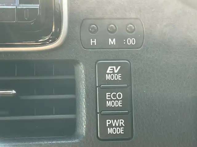 トヨタ ヴォクシー ハイブリッド V 千葉県 2015(平27)年 14.4万km ブラック ユーザー買取車両/クリアランスソナー/純正9インチナビ/・フルセグ/BT/DVD/CD/バックカメラ/ステアリングスイッチ/ETC/両側パワースライドドア/LEDヘッドライト/オートライト/スマートキー/プッシュスタート/電動格納ミラー