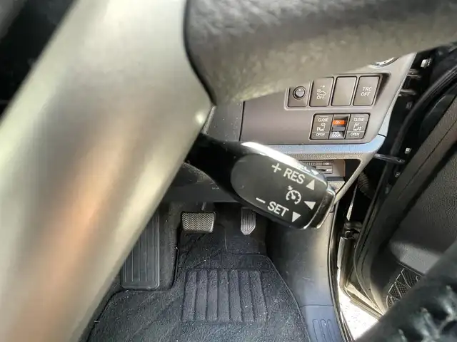 トヨタ ヴォクシー ハイブリッド V 千葉県 2015(平27)年 14.4万km ブラック ユーザー買取車両/クリアランスソナー/純正9インチナビ/・フルセグ/BT/DVD/CD/バックカメラ/ステアリングスイッチ/ETC/両側パワースライドドア/LEDヘッドライト/オートライト/スマートキー/プッシュスタート/電動格納ミラー