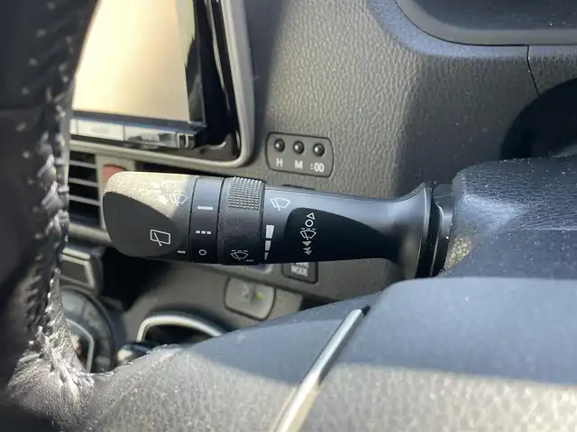 トヨタ ヴォクシー ハイブリッド V 千葉県 2015(平27)年 14.4万km ブラック ユーザー買取車両/クリアランスソナー/純正9インチナビ/・フルセグ/BT/DVD/CD/バックカメラ/ステアリングスイッチ/ETC/両側パワースライドドア/LEDヘッドライト/オートライト/スマートキー/プッシュスタート/電動格納ミラー