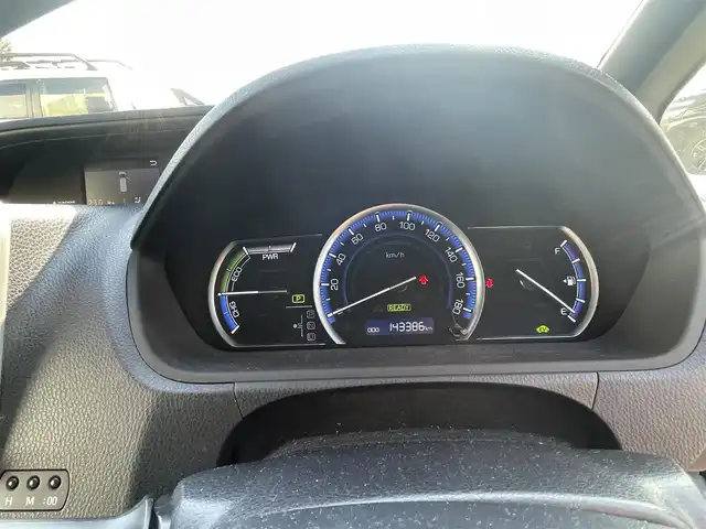 トヨタ ヴォクシー ハイブリッド V 千葉県 2015(平27)年 14.4万km ブラック ユーザー買取車両/クリアランスソナー/純正9インチナビ/・フルセグ/BT/DVD/CD/バックカメラ/ステアリングスイッチ/ETC/両側パワースライドドア/LEDヘッドライト/オートライト/スマートキー/プッシュスタート/電動格納ミラー