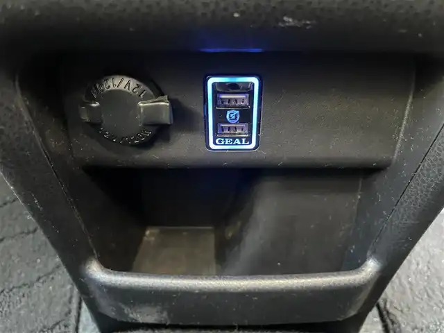 トヨタ ヴォクシー ハイブリッド V 千葉県 2015(平27)年 14.4万km ブラック ユーザー買取車両/クリアランスソナー/純正9インチナビ/・フルセグ/BT/DVD/CD/バックカメラ/ステアリングスイッチ/ETC/両側パワースライドドア/LEDヘッドライト/オートライト/スマートキー/プッシュスタート/電動格納ミラー